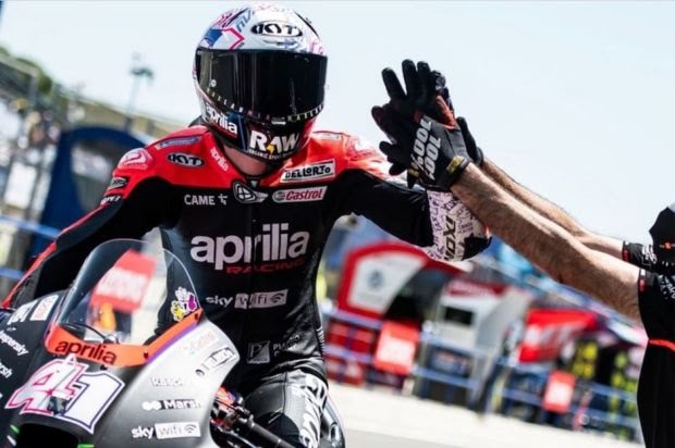 Hasil MotoGP Inggris : Aleix Espargaro Raih Kemenangan Dramatis Atas Bagnaia
