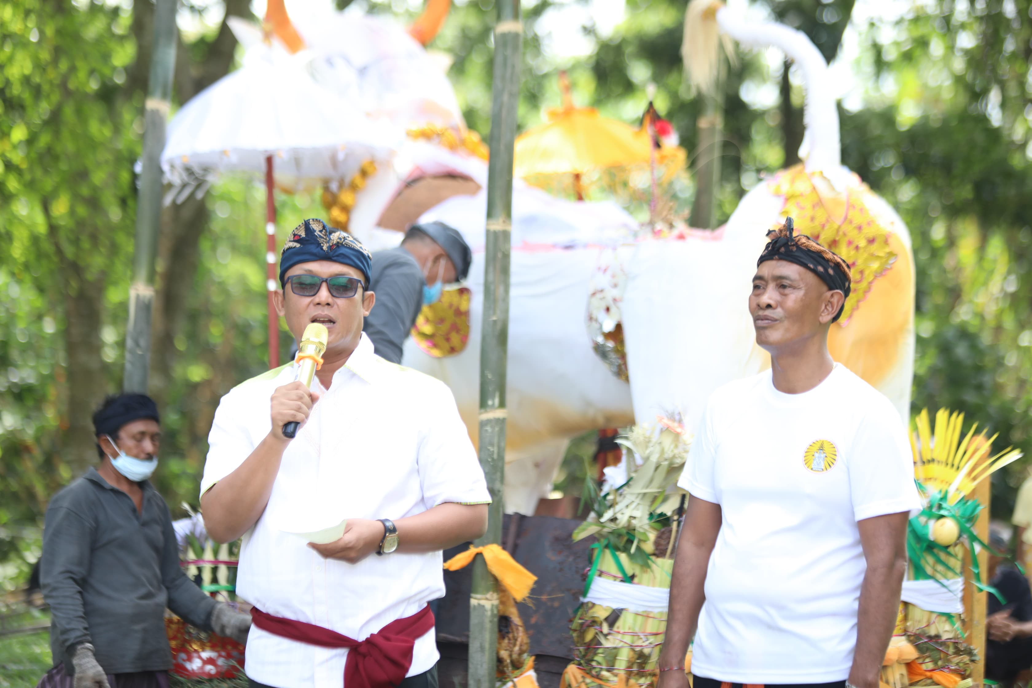 Hadiri Ngaben Paman Eka Mahendra, Ardito Wijaya Turut Belasungkawa