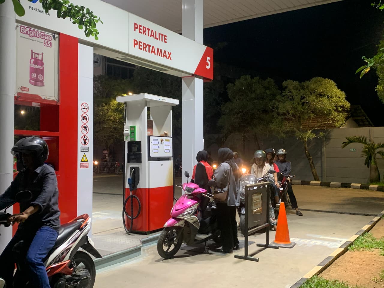 Harga BBM Non-Subsidi Naik, Aktivitas di SPBU 21 Yosodadi Stabil