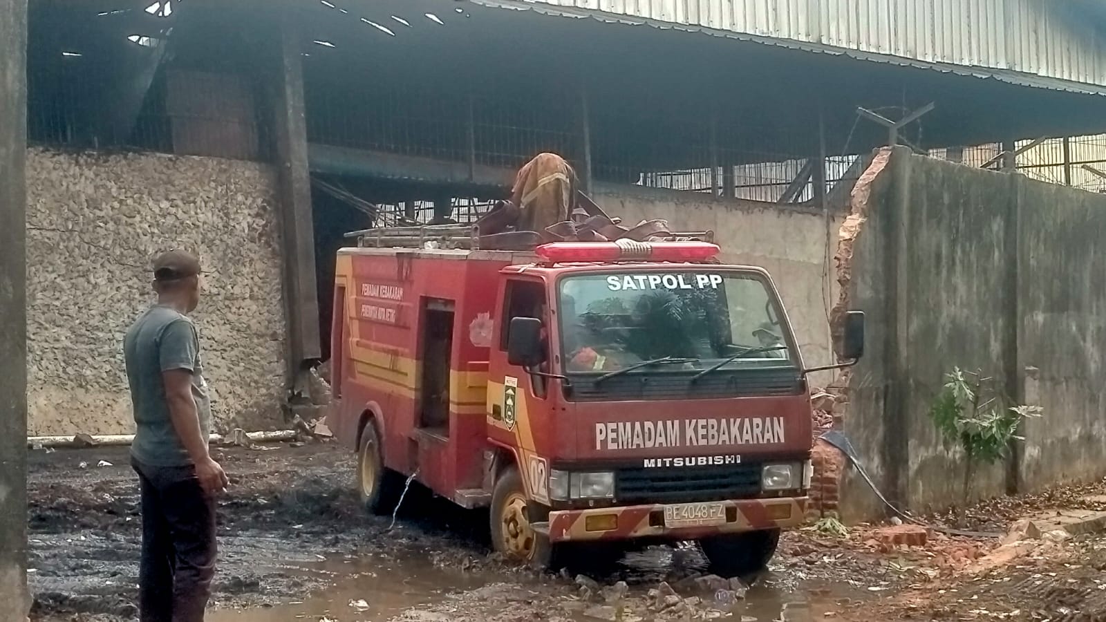 Kobaran Api di Pabrik Tomo Berangsur Padam Setelah 18 Jam 