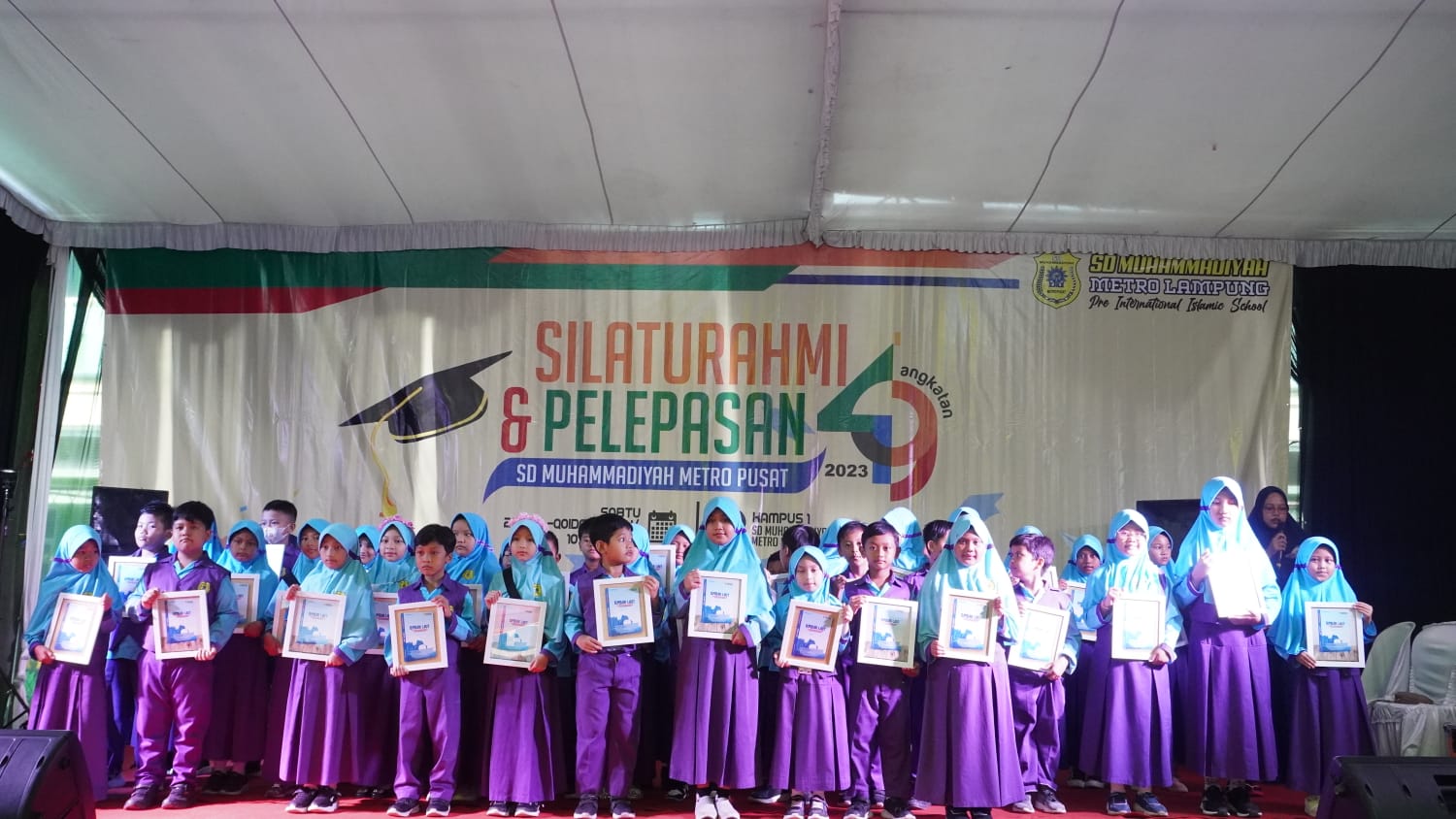 Siswa SD Muhammadiyah Metro Berkarya Lewat Buku Puisi Ombak Laut