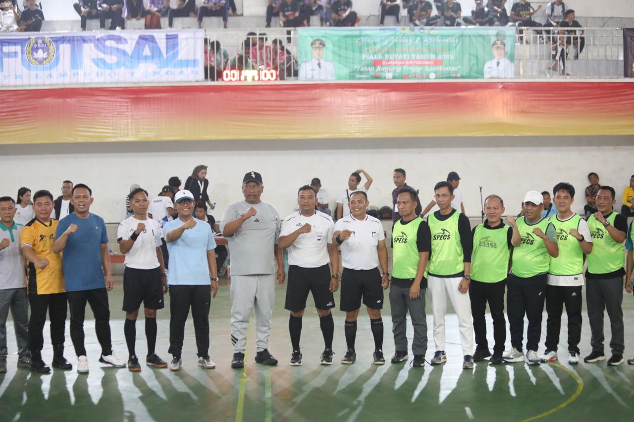Secara Resmi, Bupati Ardito Wijaya dan Wakil Bupati I Komang Koheri Buka Turnamen Futsal Piala Bupati Lamteng 
