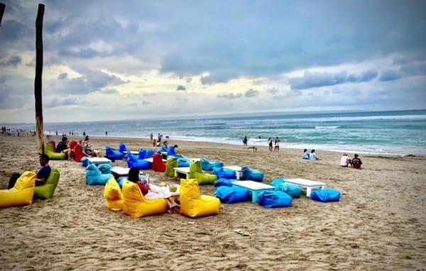 Bule Kembali Berulah di Bali Kali Ini Tanpa Malu Mesum di Tepi Pantai, Polda Bali Turun Tangan