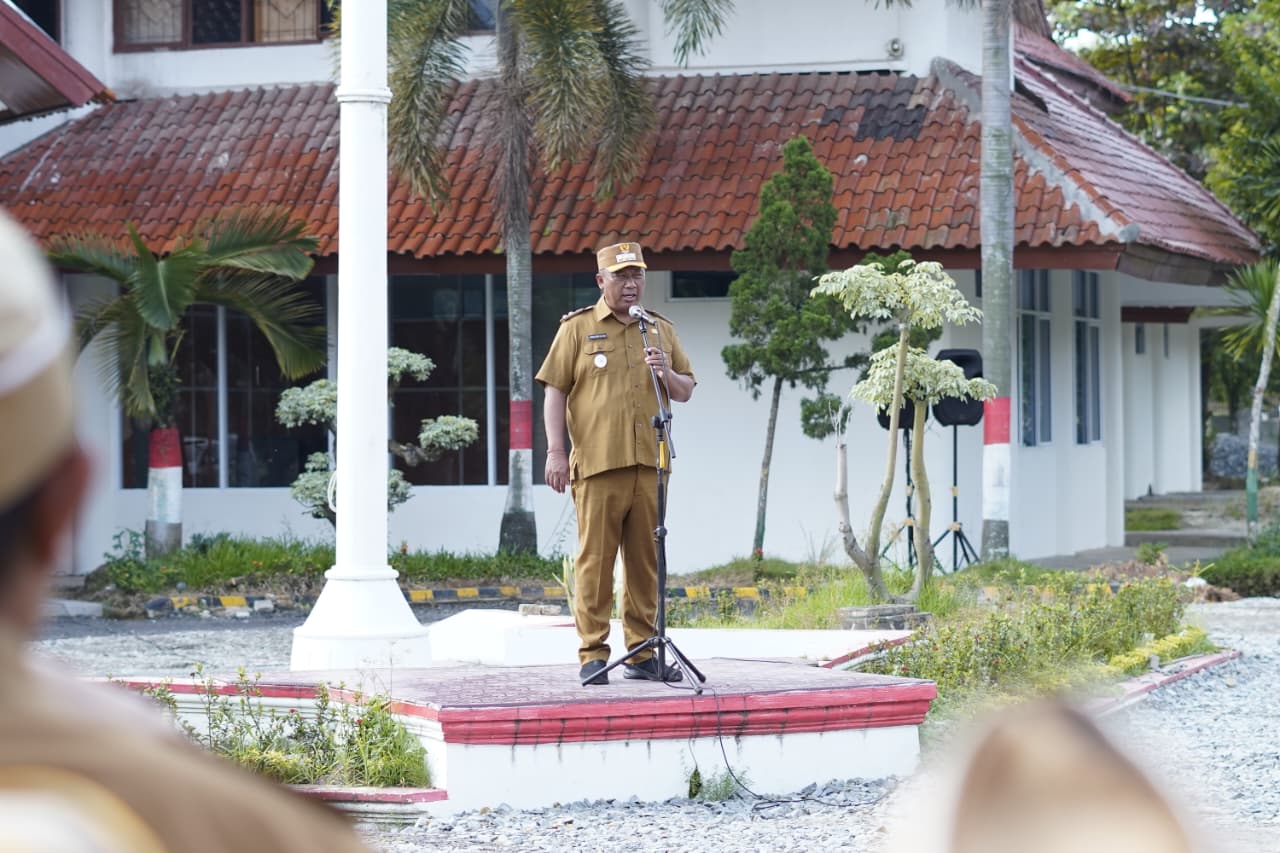 Apel Mingguan, Plt. Bupati I Komang Koheri Tekankan Pentingnya Disiplin, Profesional dan Integritas ASN 