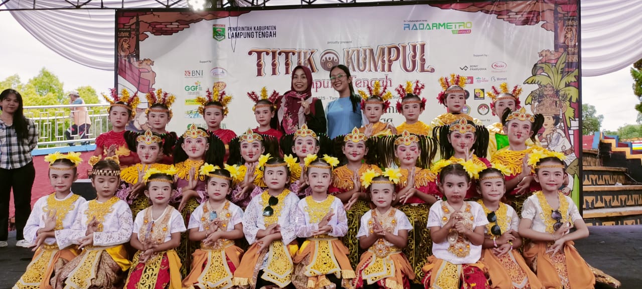 Cantik dan Lincah, Sanggar Tiyuh Budaya Binaan Disdikbud Lamteng Tampil di Titik Kumpul