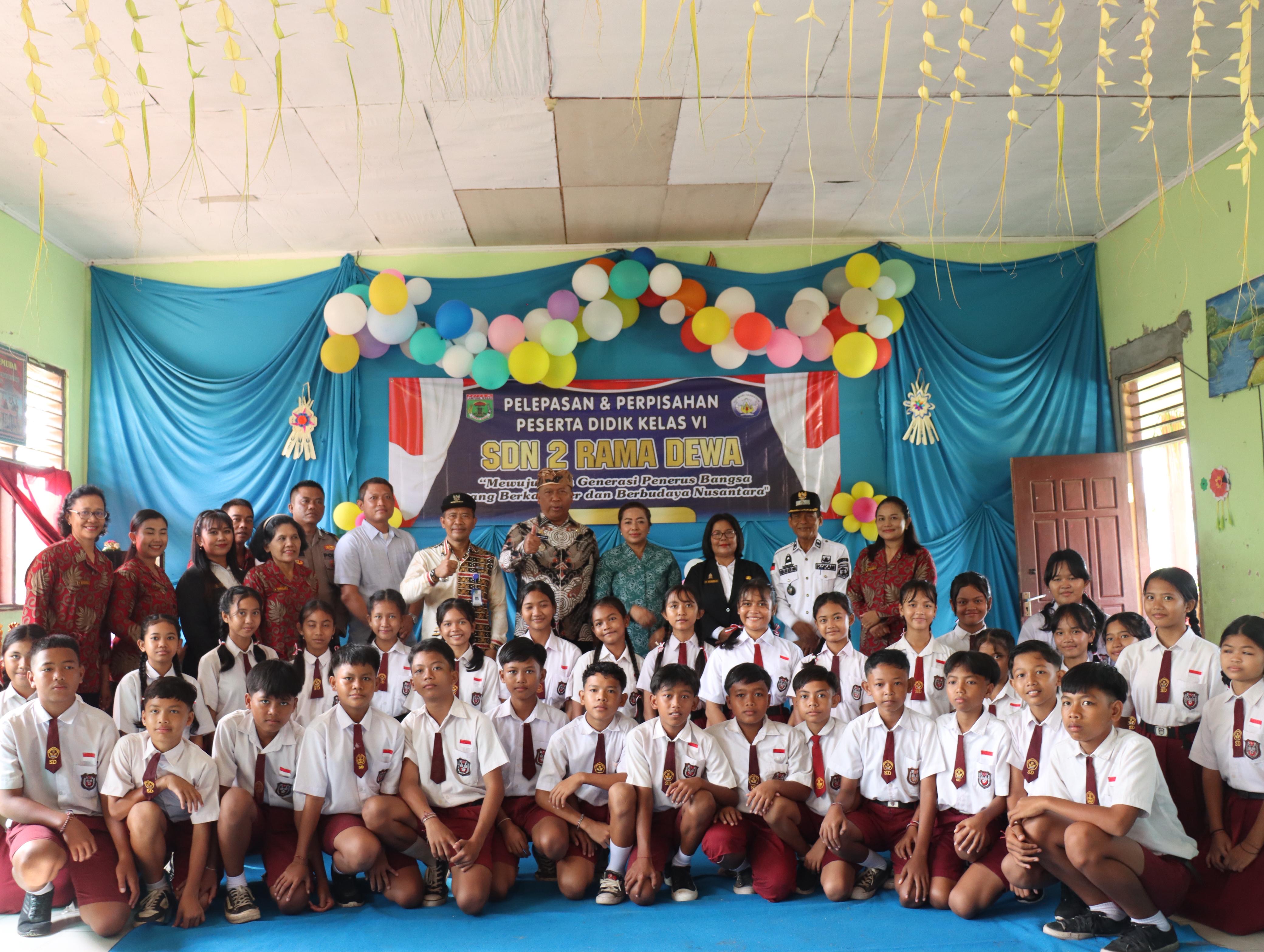 Hadiri Perpisahan SDN 2 Rama Dewa, Wabup Titip dan Didik Siswa-siswi ke Kepala Sekolah