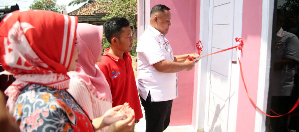 Bupati Lamsel Resmikan 8 Rumah Program BSPS 