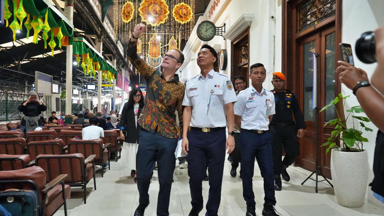 Dubes Inggris Kunjungi Stasiun Yogyakarta, Perkuat Kolaborasi Transportasi Rendah Karbon