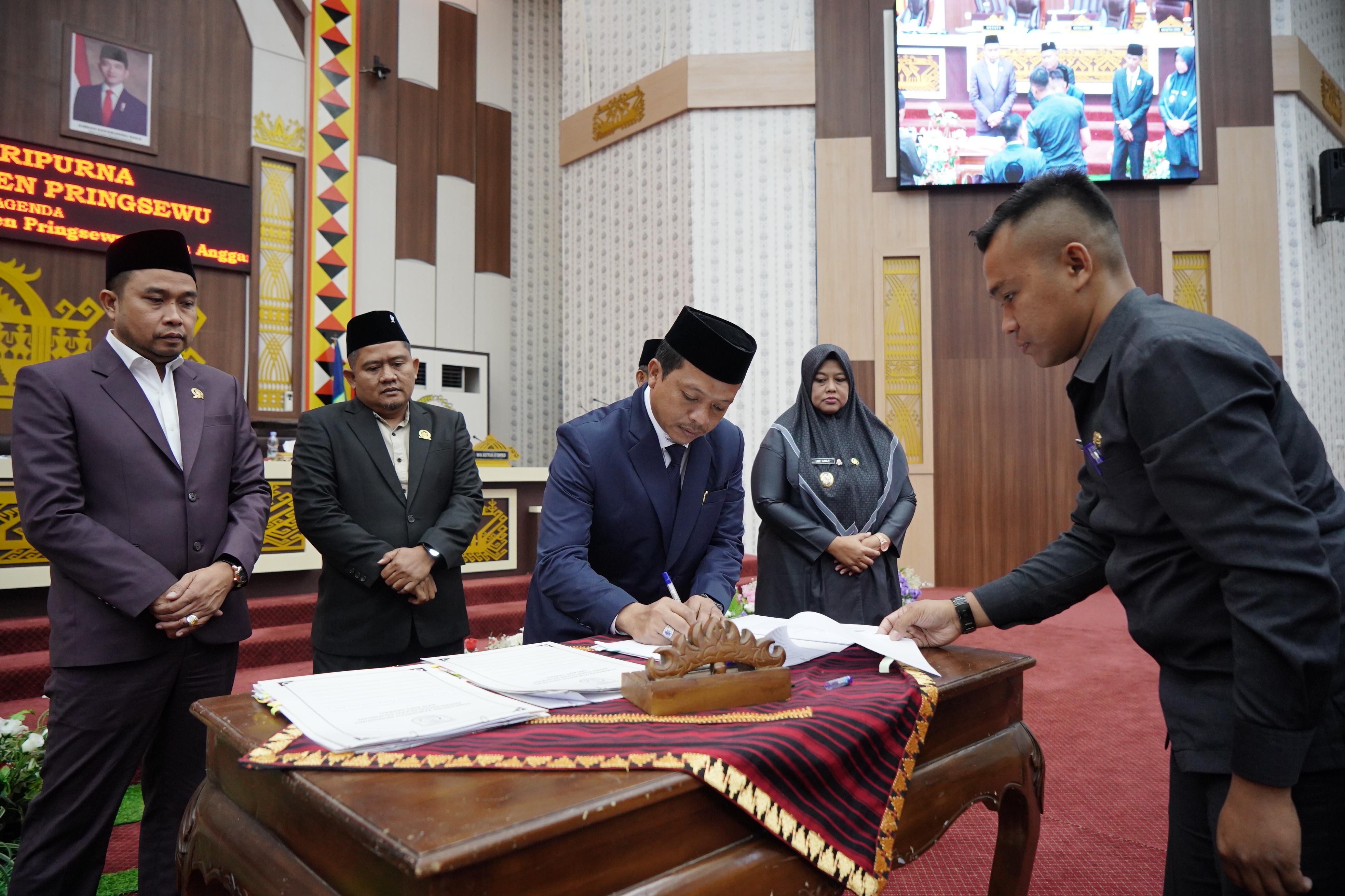 Bupati dan DPRD Pringsewu Teken Nota Kesepakatan KUA-PPAS 2026 Dan Perubahan 2025