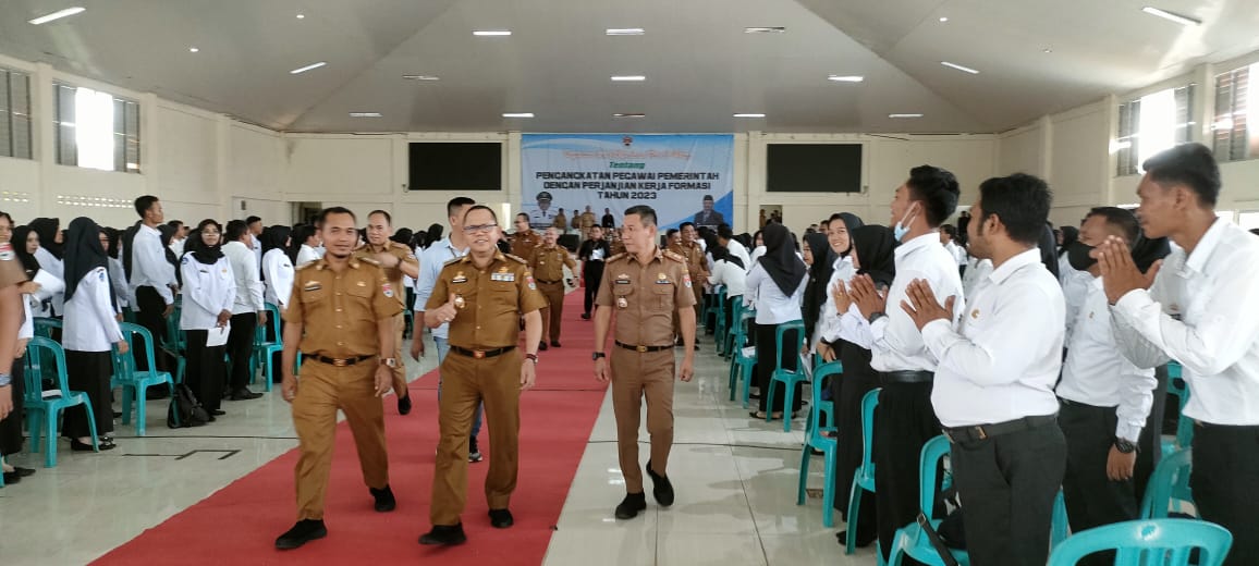 Pemkab Mesuji Serahkan 508 SK P3K Formasi Tahun 2023, Sulpakar; Laksanakan Tugas Dengan Penuh Disiplin!