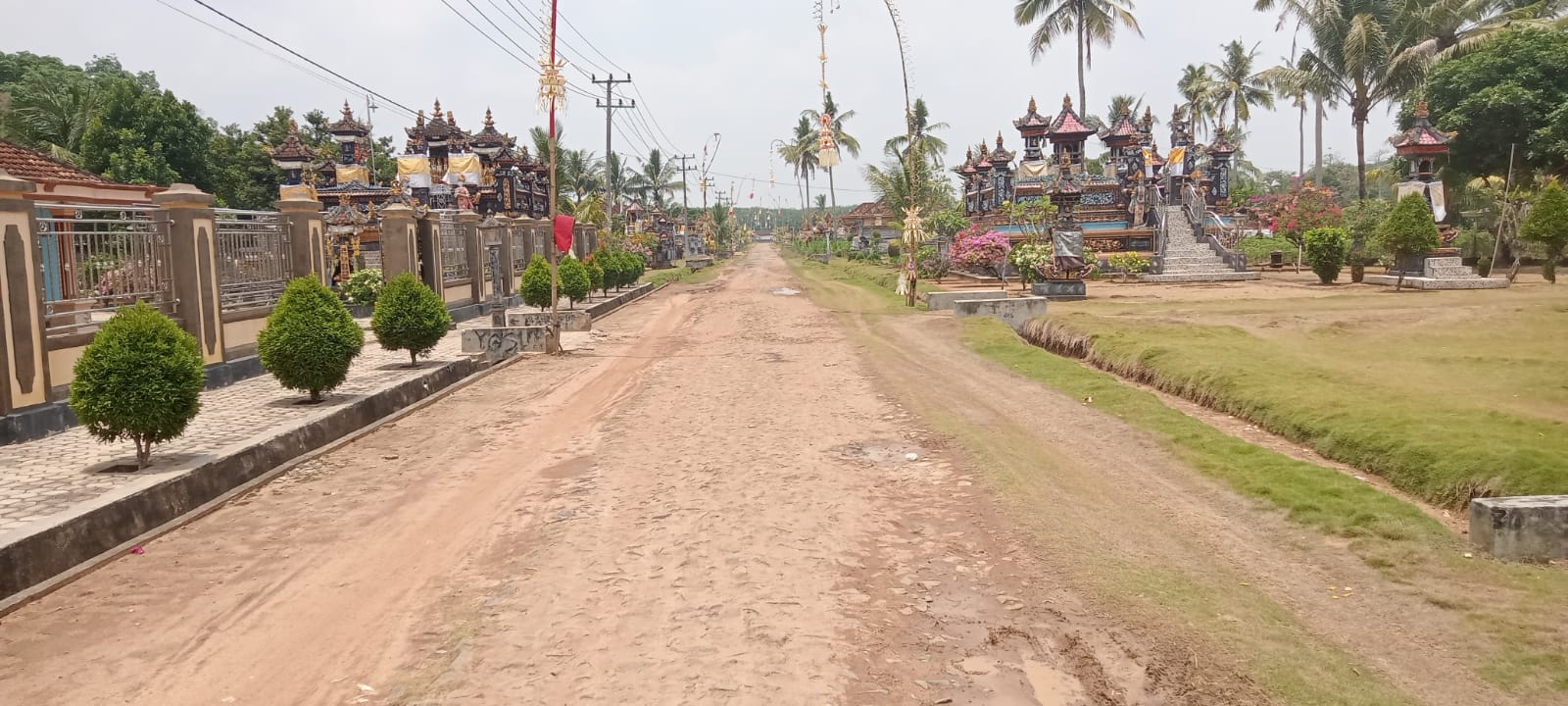 Miris, Jalan Poros Kampung Suka Banyu (SB 16) Tak Pernah Tersentuh Pembangunan