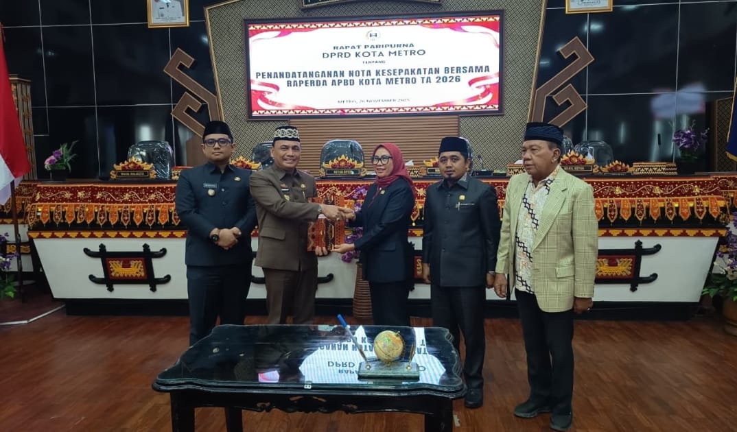 Rapat Paripurna, DPRD dan Wali Kota Metro Setujui APBD TA 2026