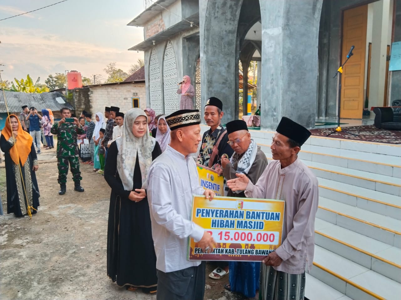 Pj Bupati Tuba Safari Ramadhan di Kampung Aji Murni Jaya