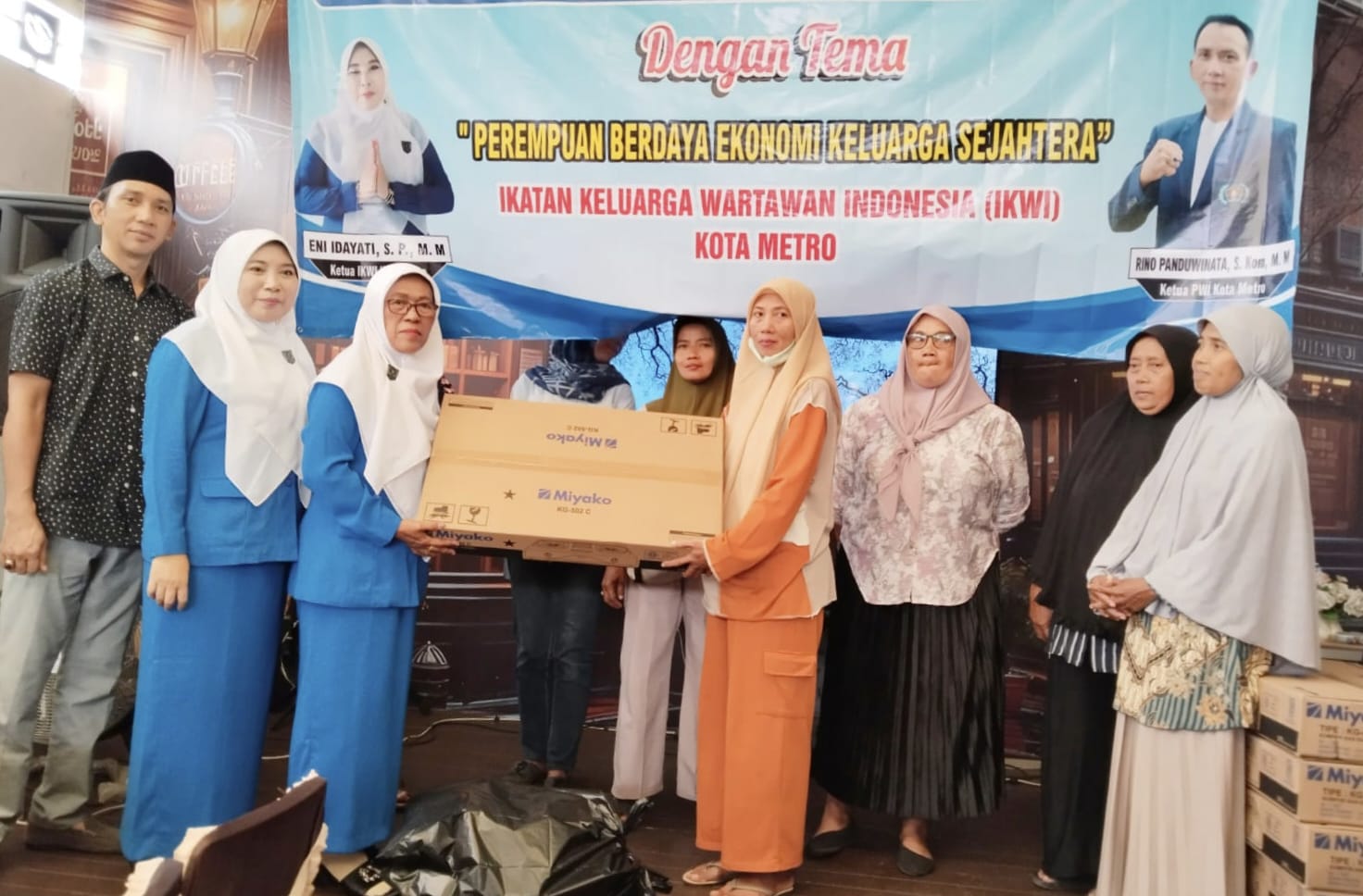 IKWI Kota Metro Salurkan Bantuan Alat Masak ke 7 PEKKA