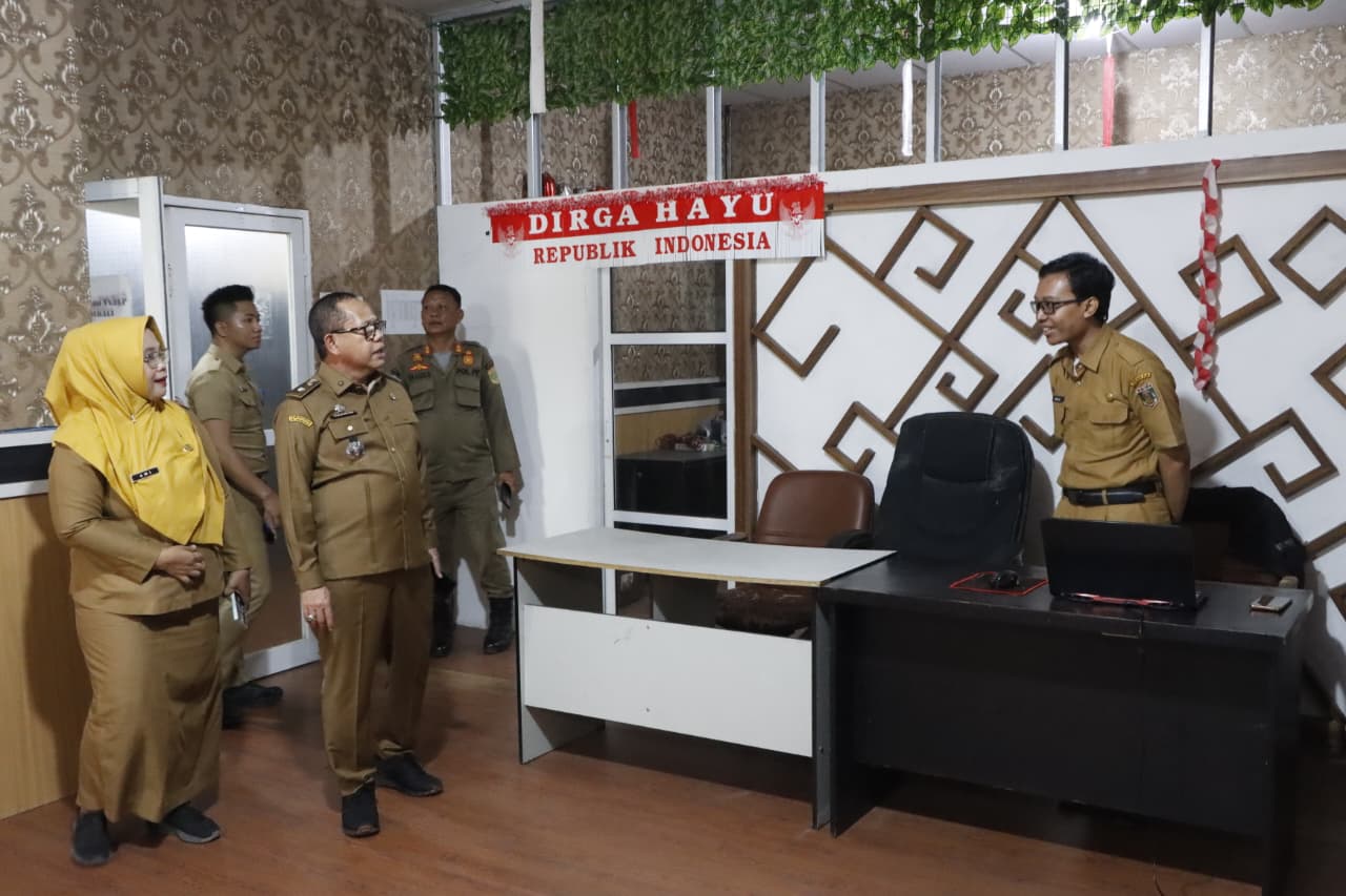 Sidak ke Sejumlah Dinas, Pj Sekda Lampung Tengah Ingatkan ASN soal Disiplin