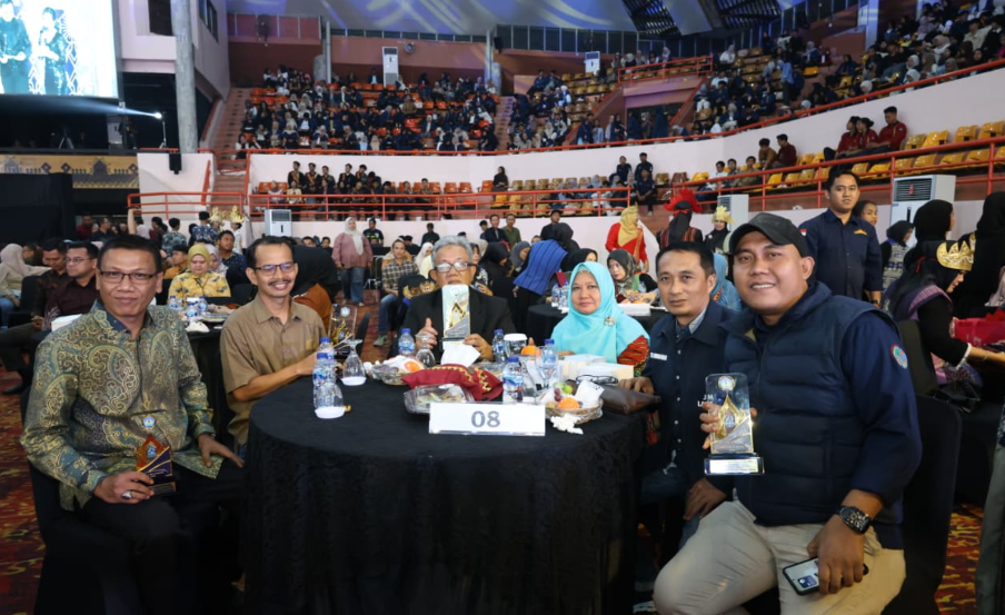 SMSI Lampung Raih Penghargaan dari Rektor Unila di Malam Anugerah BE STRONG 2026