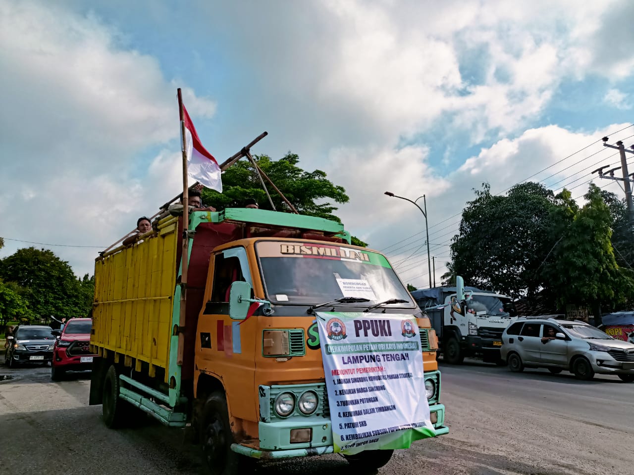 Tuntut Kesejahteraan, Petani Singkong Geruduk Pemprov Lampung