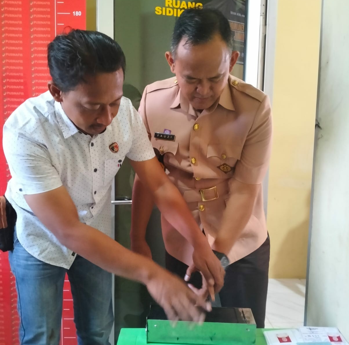 Bakal Calon Bupati Pringsewu Dr.Fauzi sebagai keseriusannya mendatangi Mapolres Membuat SKCK