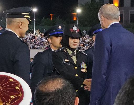 Briptu. Tiara Nissa Zulbida Jadi Lulusan Terbaik di Akademi Kepolisian Turkiye