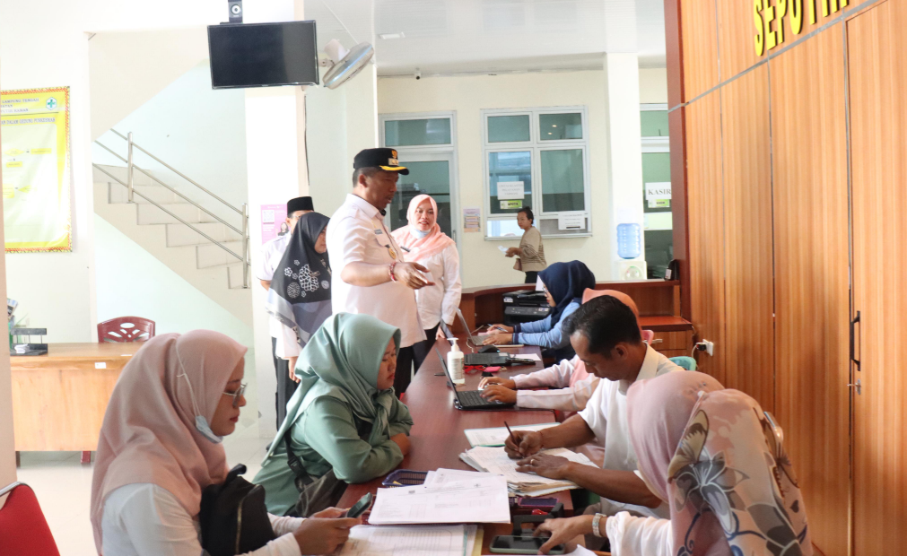 Sidak Puskesmas Seputih Raman, Wabup I Komang Koheri Tekankan Pentingnya Beri Pelayanan Terbaik