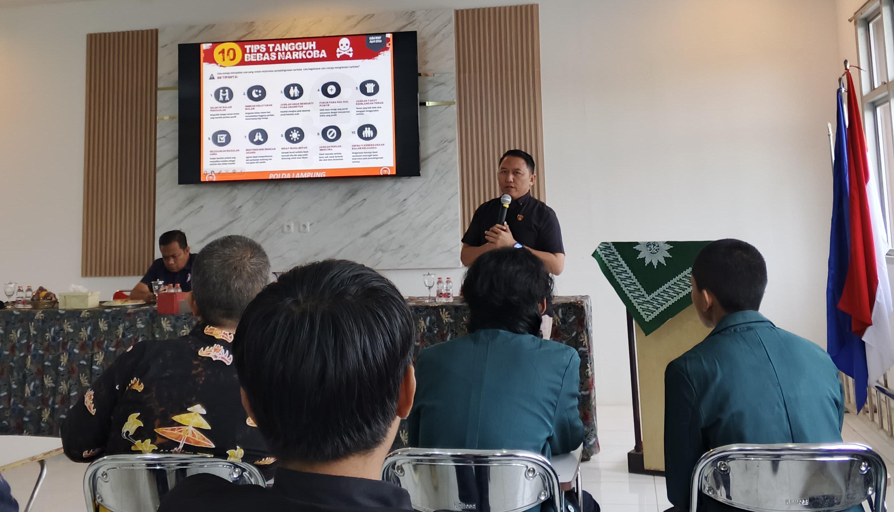 Fakultas Teknik UM Metro Gelar Sosialisasi Pencegahan Tindak Pidana Narkoba di Lampung Timur