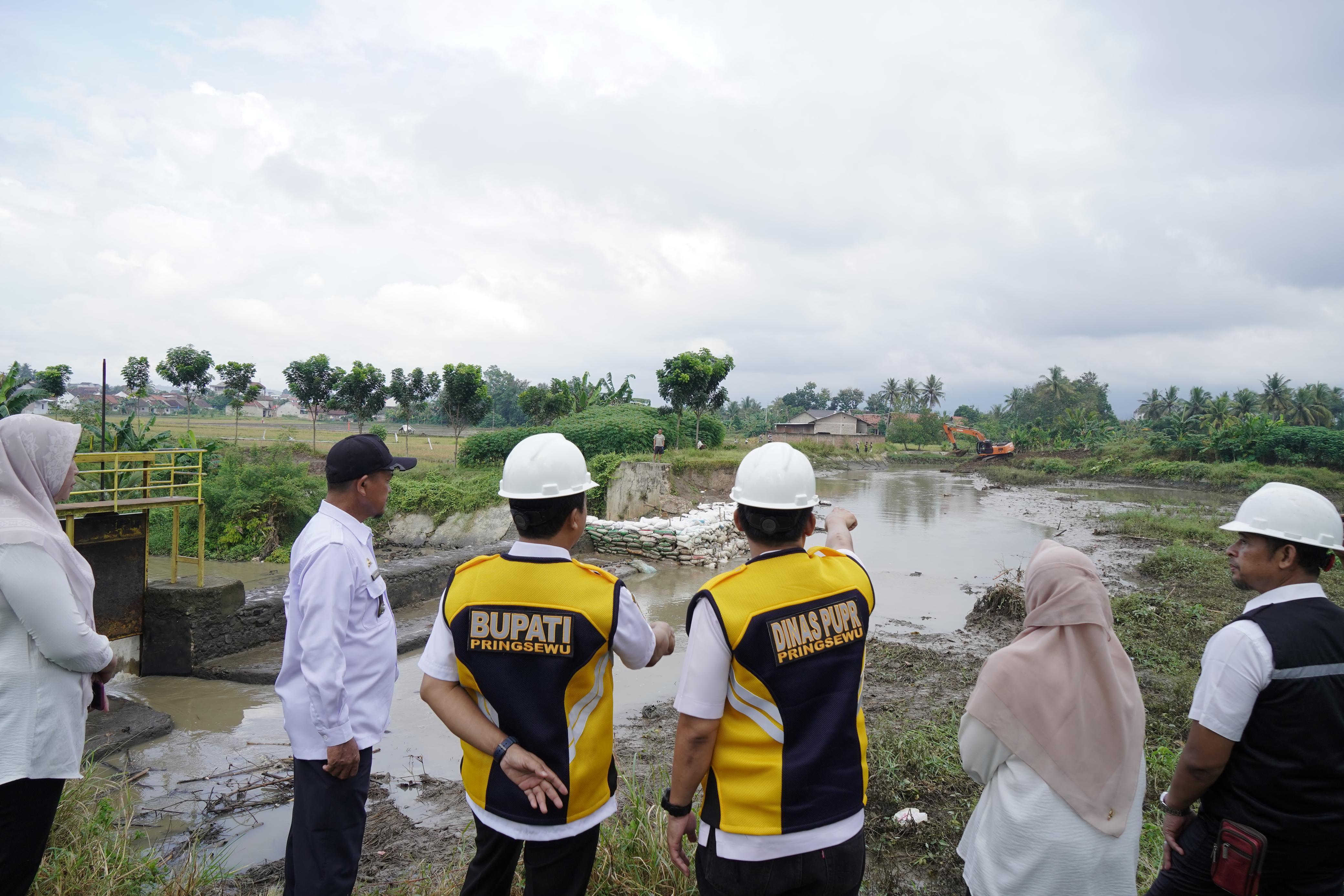 Tinjau Perbaikan Bendungan Podomoro, Bupati: Semoga Perbaikan Berjalan Lancar