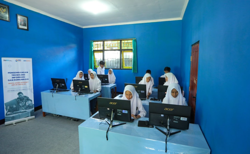 Tingkatkan Kualitas Pendidikan di Daerah 3T, BRI Salurkan Akses Digital ke SMP Negeri 6 Bayan