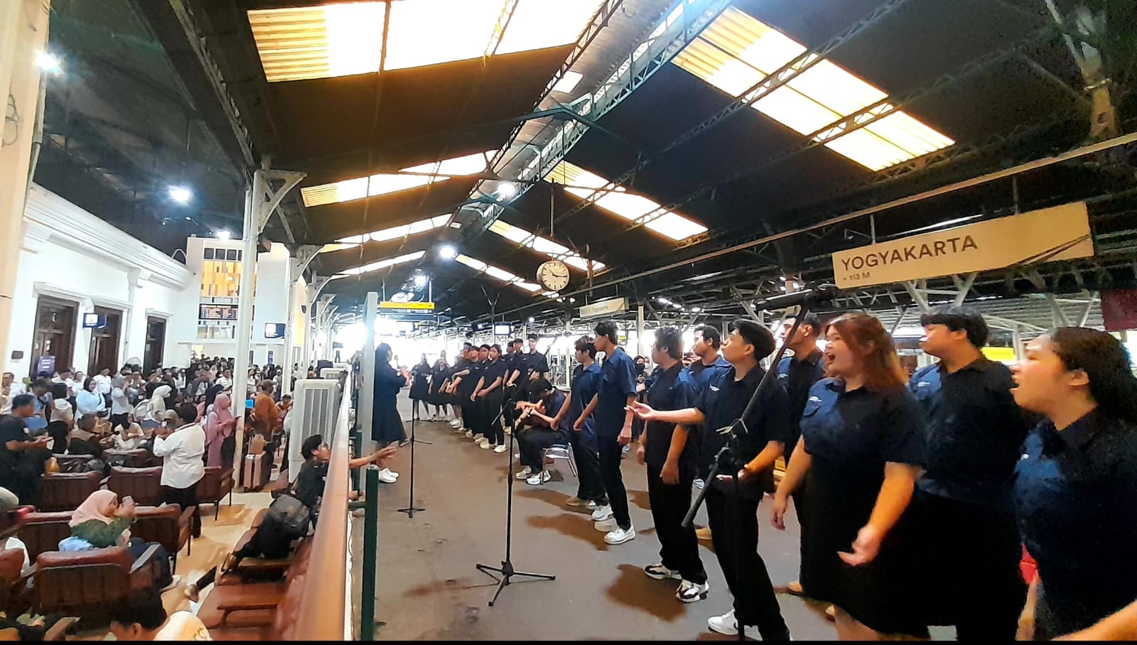 Peringati Hari Lahir Pancasila, KAI Daop 6 Hadirkan Paduan Suara Langsung di Stasiun Yogyakarta
