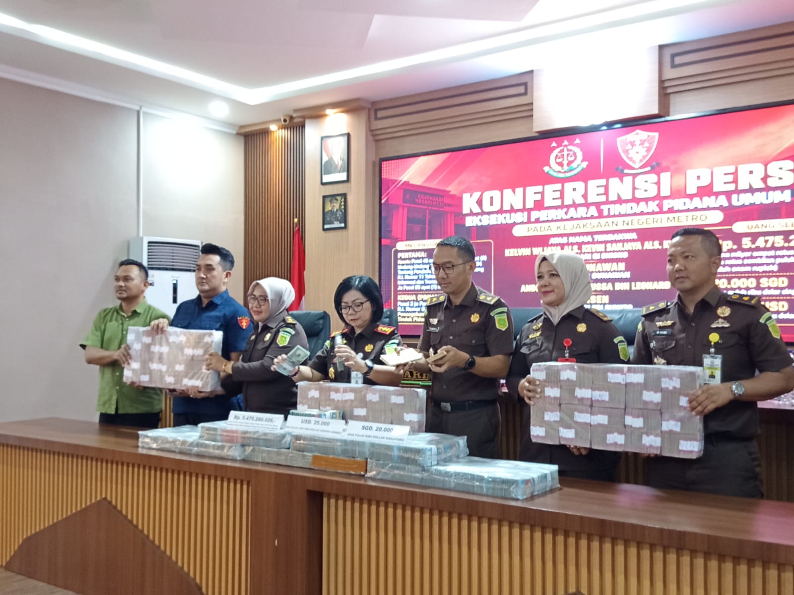 Metro Diguncang Skandal Judol, Kejari Sita BMW, Dolar Hingga Uang Miliaran Rupiah