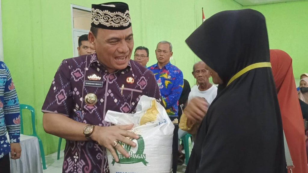 3.101 KPM di Metro Pusat Terima Bantuan Pangan Beras