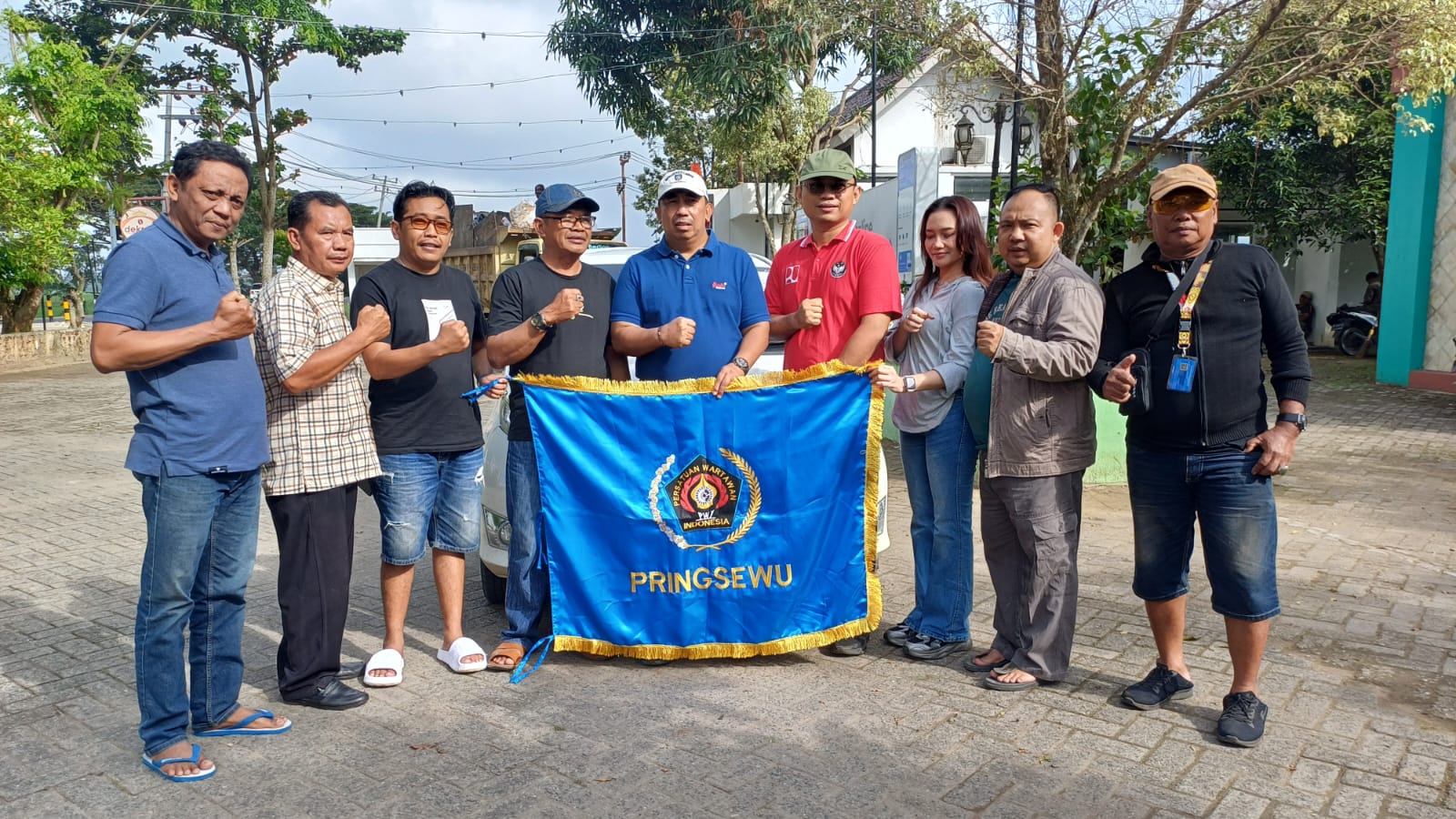 Sekdakab Pringsewu Lepas Rombongan PWI Hadiri HPN 2026 di Banten