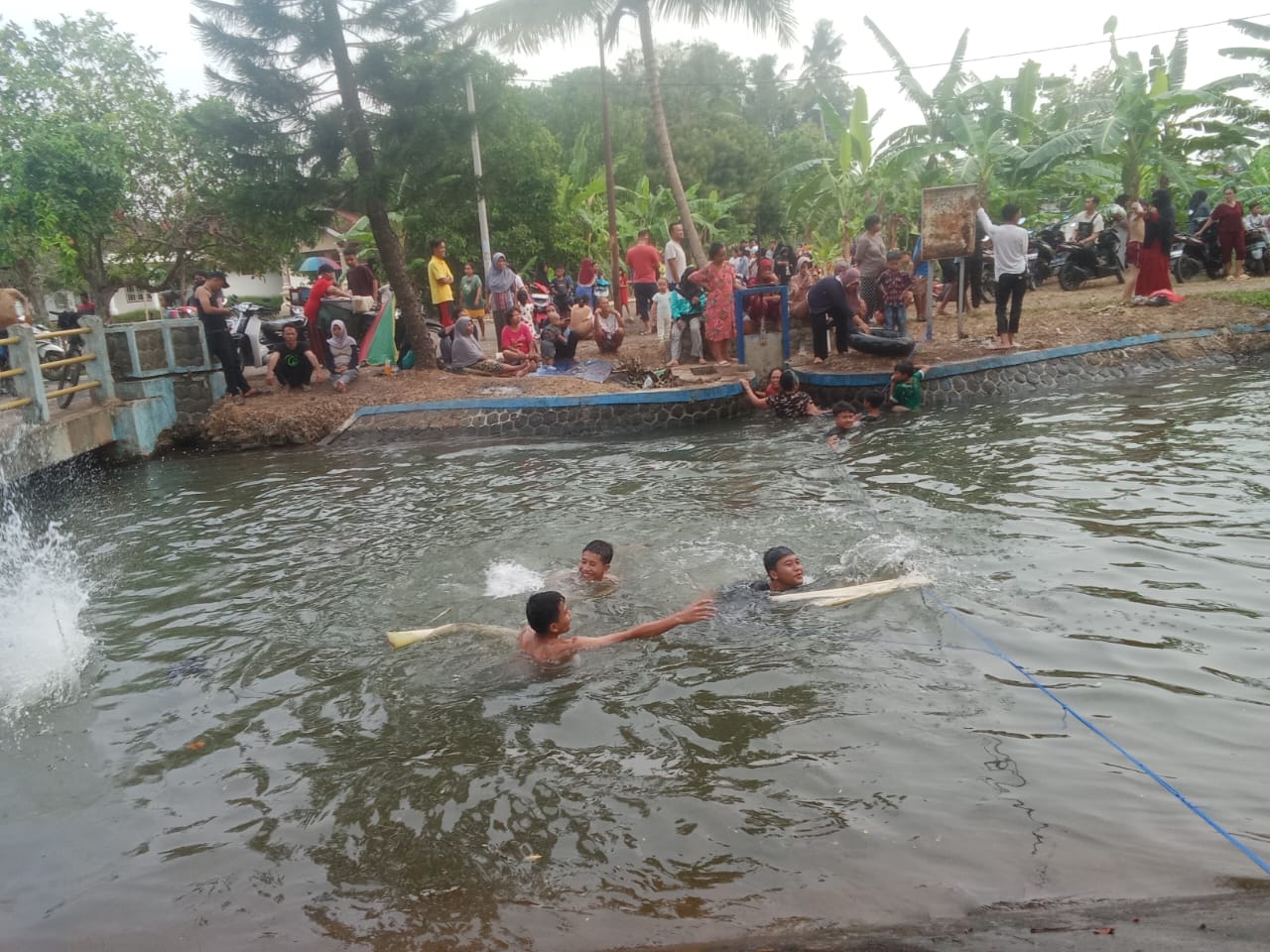 Setelah Jalan Proklamasi Metro Lampung, Kini Giliran Irigasi Jalan Jenderal Sudirman Jadi Wisata Dadakan