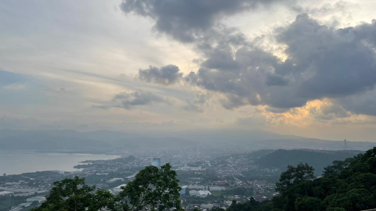 Nikmati Senja dan Perpaduan Hangat Kuliner di Atas Bukit Way Gubak