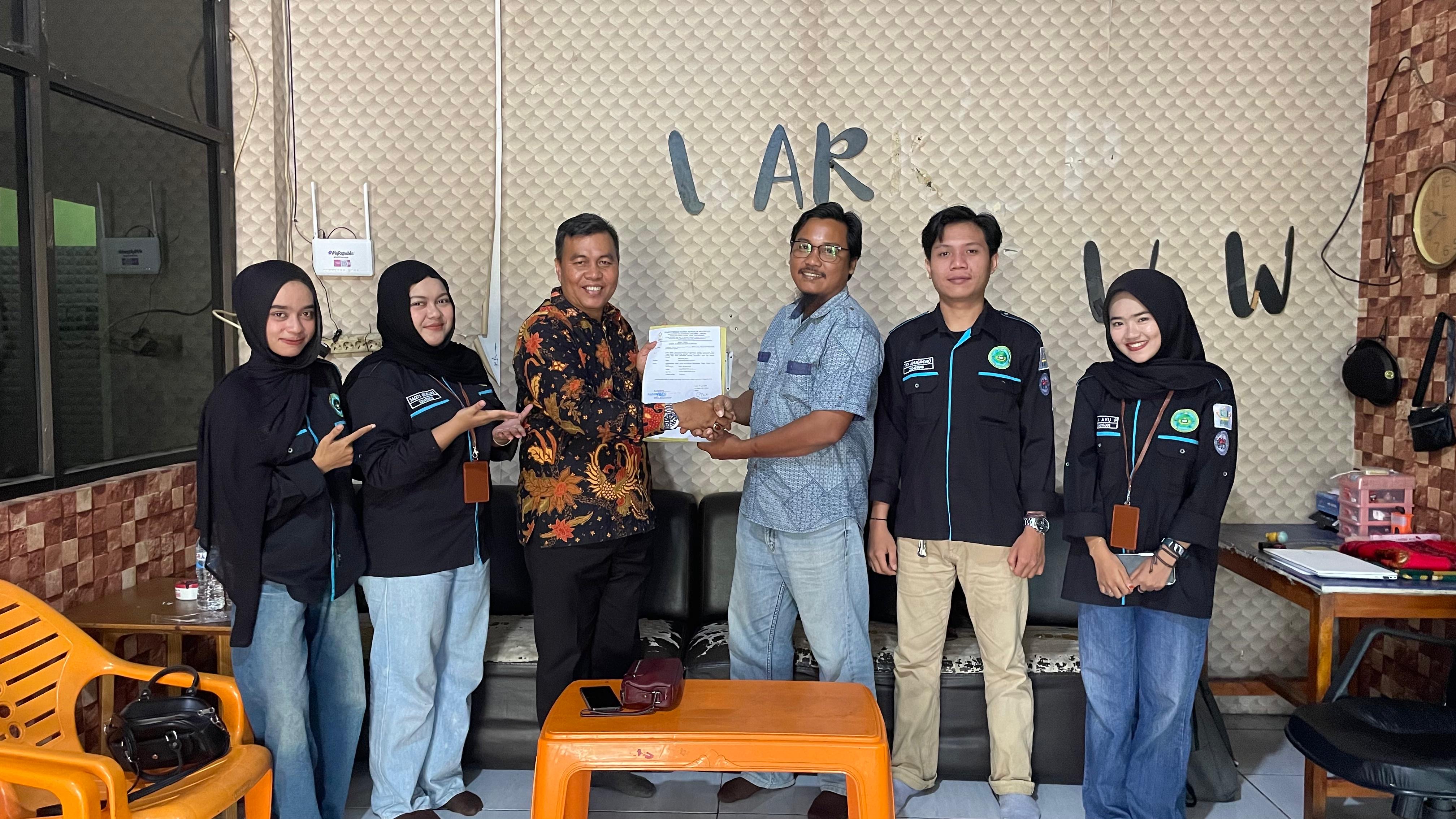 Media Radar Metro Terima Penyerahan Mahasiswa-mahasiswi FUAD UIN Jusila Dalam Kegiatan PPK