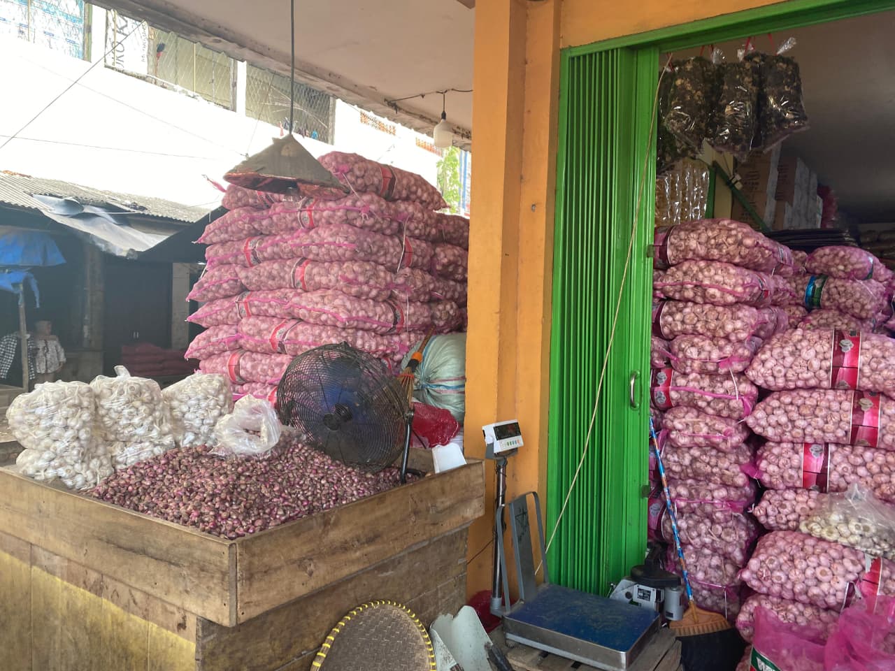 Harga Bawang Merah Stabil, Pedagang Keluhkan Sepinya Pembeli
