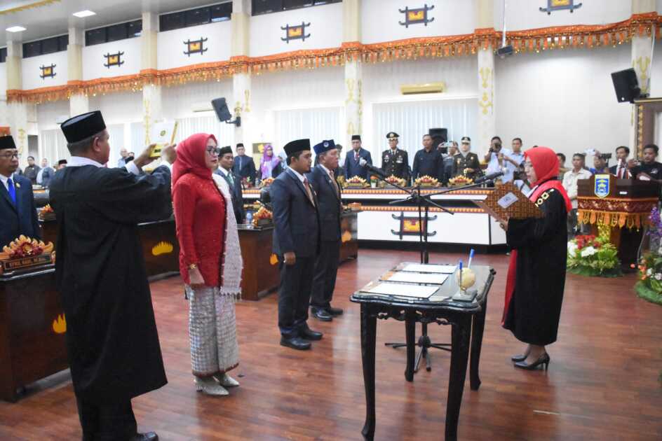 Rapat Paripurna, Ria Hartini Resmi Jadi Ketua DPRD Kota Metro Periode 2024-2029