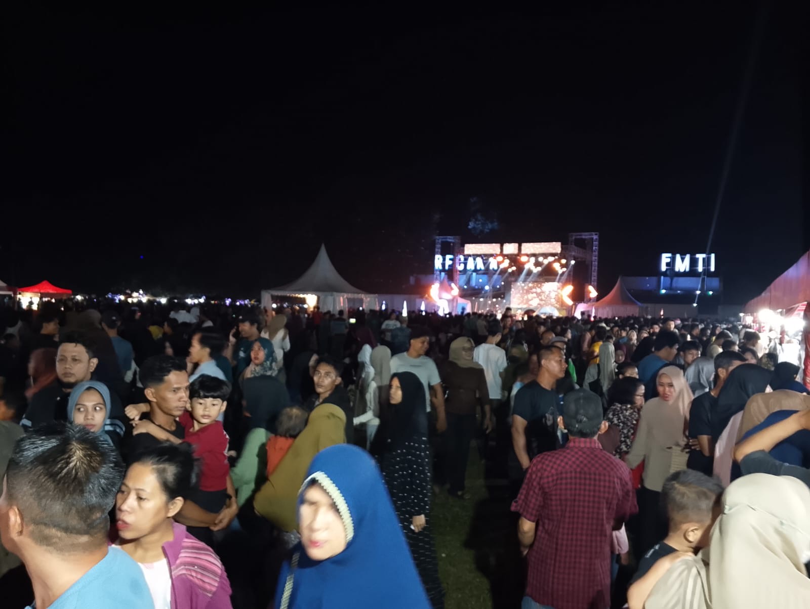 Ribuan Orang Padati Lapangan Transad Poncowati Ramaikan Recaka x Titik Kumpul 2025