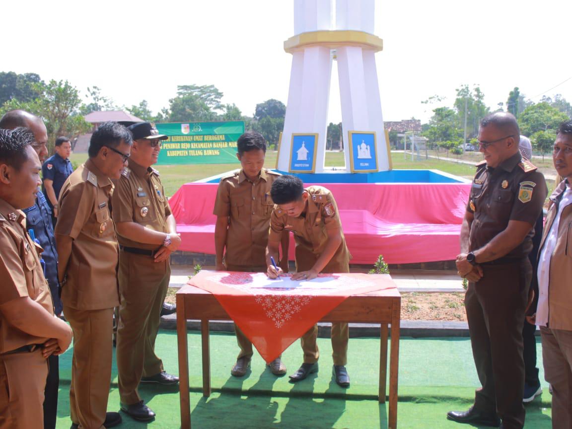 Pj Bupati Tuba Hadiri Serah Terima dan Peresmian Tugu Kerukunan di Kampung Penawar Rejo