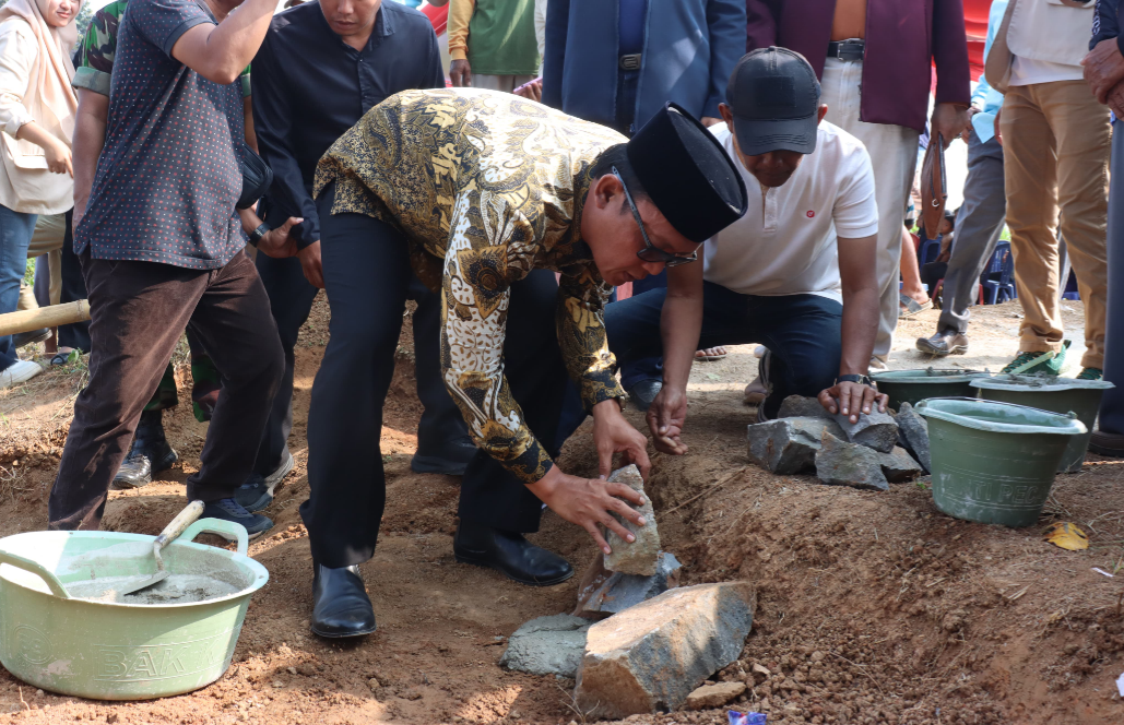 Bupati Lamteng Letakkan Batu Pertama Pembangunan Jembatan Jalan Pertanian di Trimurjo