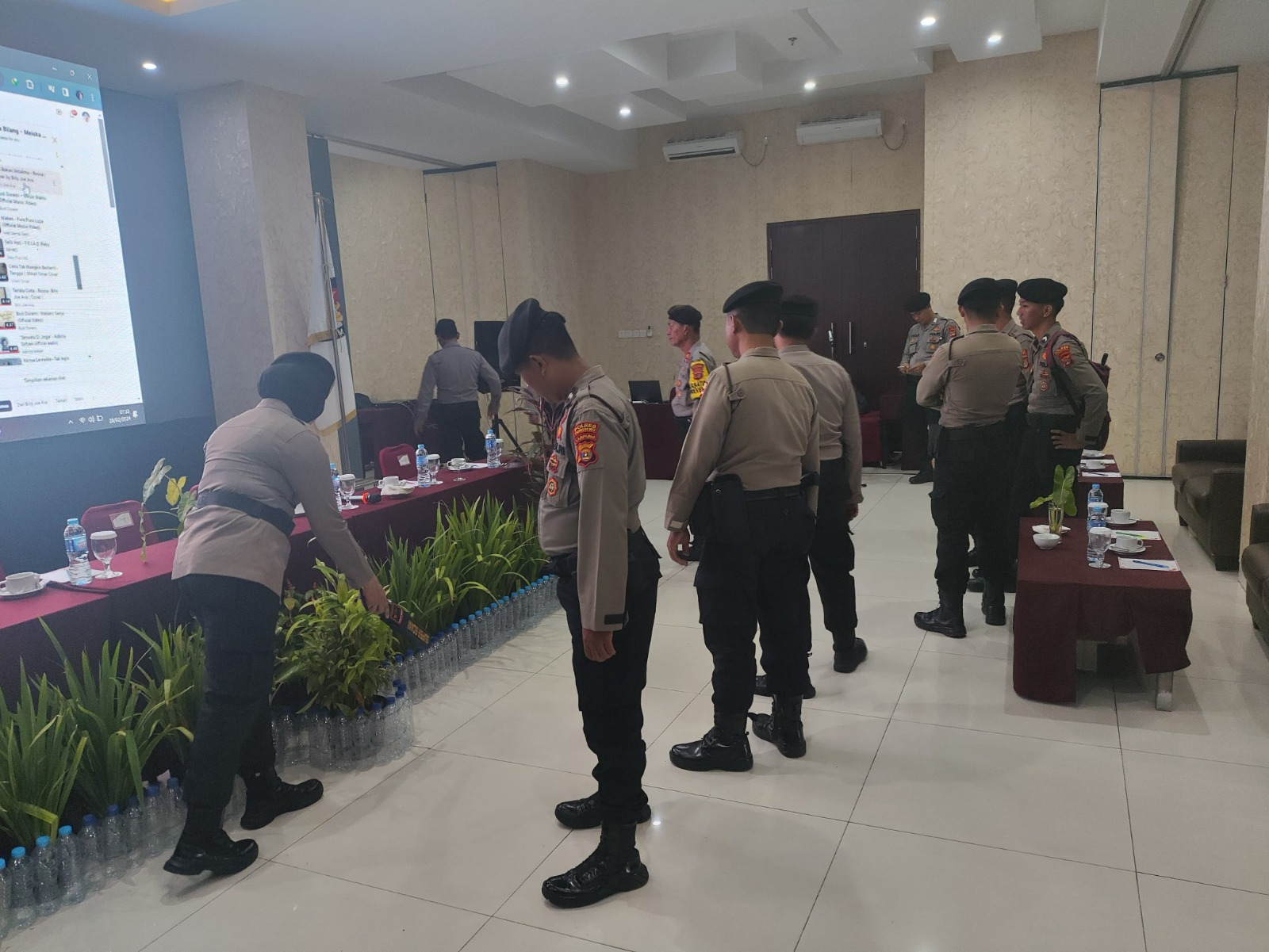 Rapat Pleno Perhitungan Suara Pemilu di Kabupaten Pringsewu Dijaga Ketat Ratusan Aparat