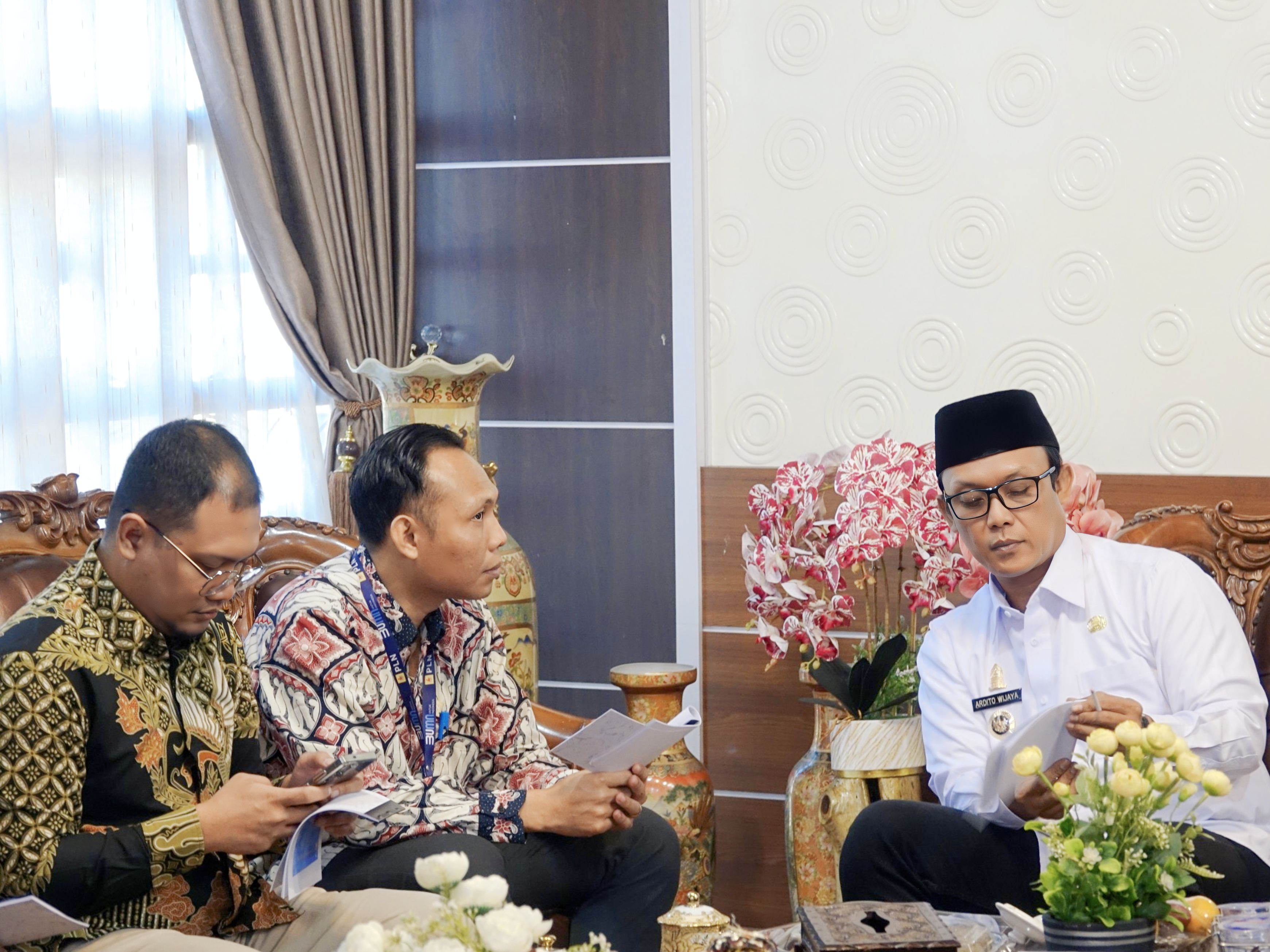 Bupati Ardito Terima Audiensi UP2K PLN UID Lampung, Pemerataan Listrik di Lamteng