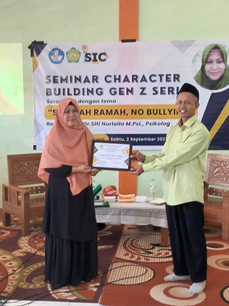 Dr. Siti Nurlaila, M.Psi., Berbagi Wawasan di Seminar Character Building Generasi Z Seri 1
