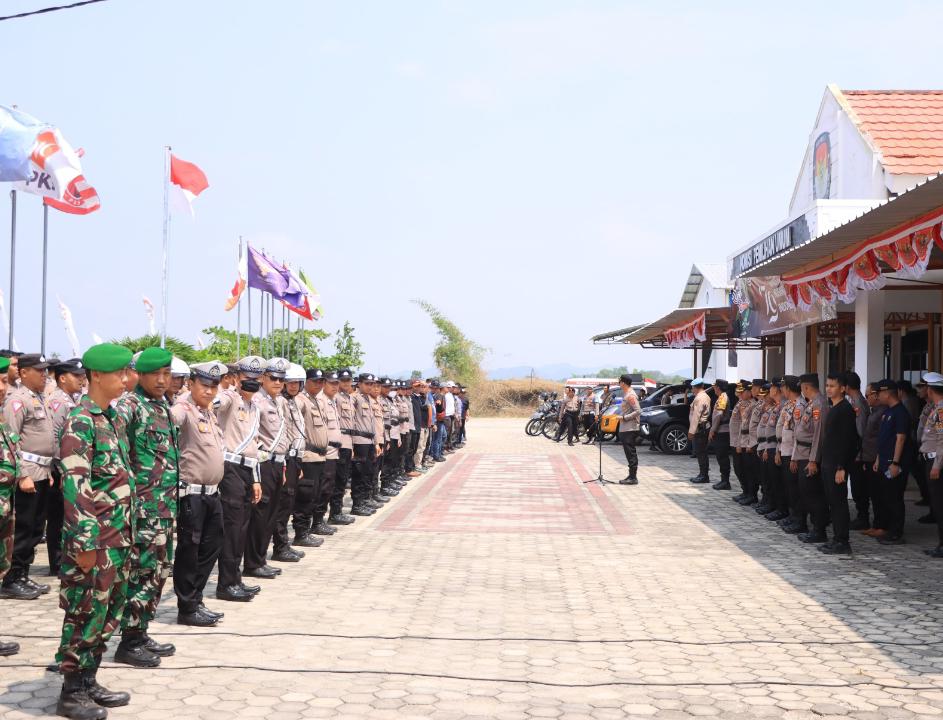 Polisi Amankan Pendaftaran Paslon Bupati dan Wakil Bupati Pringsewu