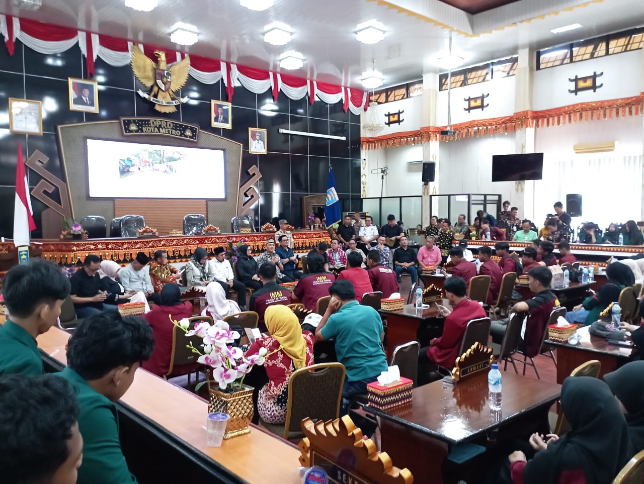 Duduki Ruang Sidang DPRD, Mahasiswa Pertanyakan Batalnya 2 Proyek Pembangunan di Metro