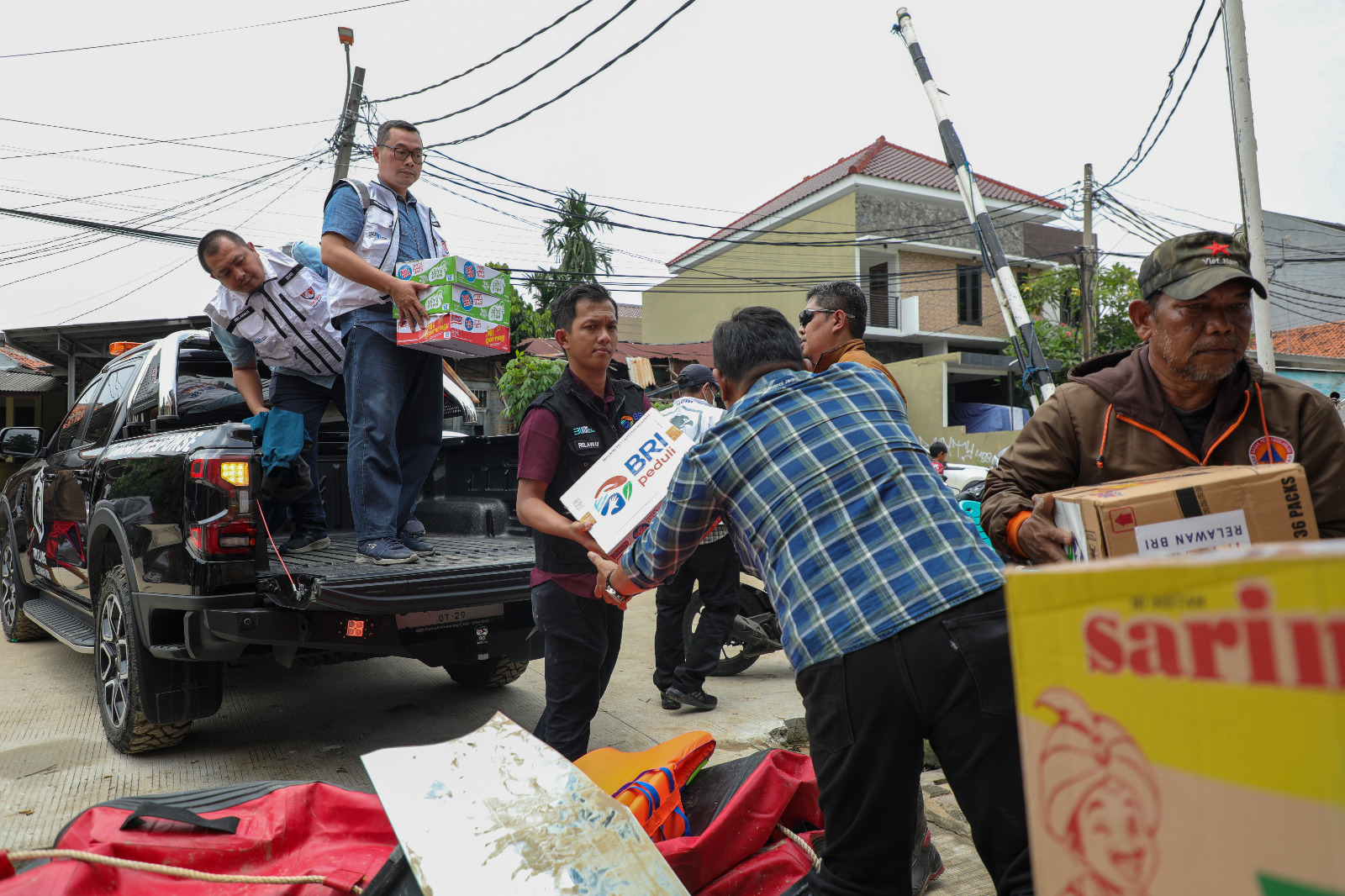 Tanggap Bencana, BRI Peduli Salurkan Bantuan Korban Banjir di Jabodetabek