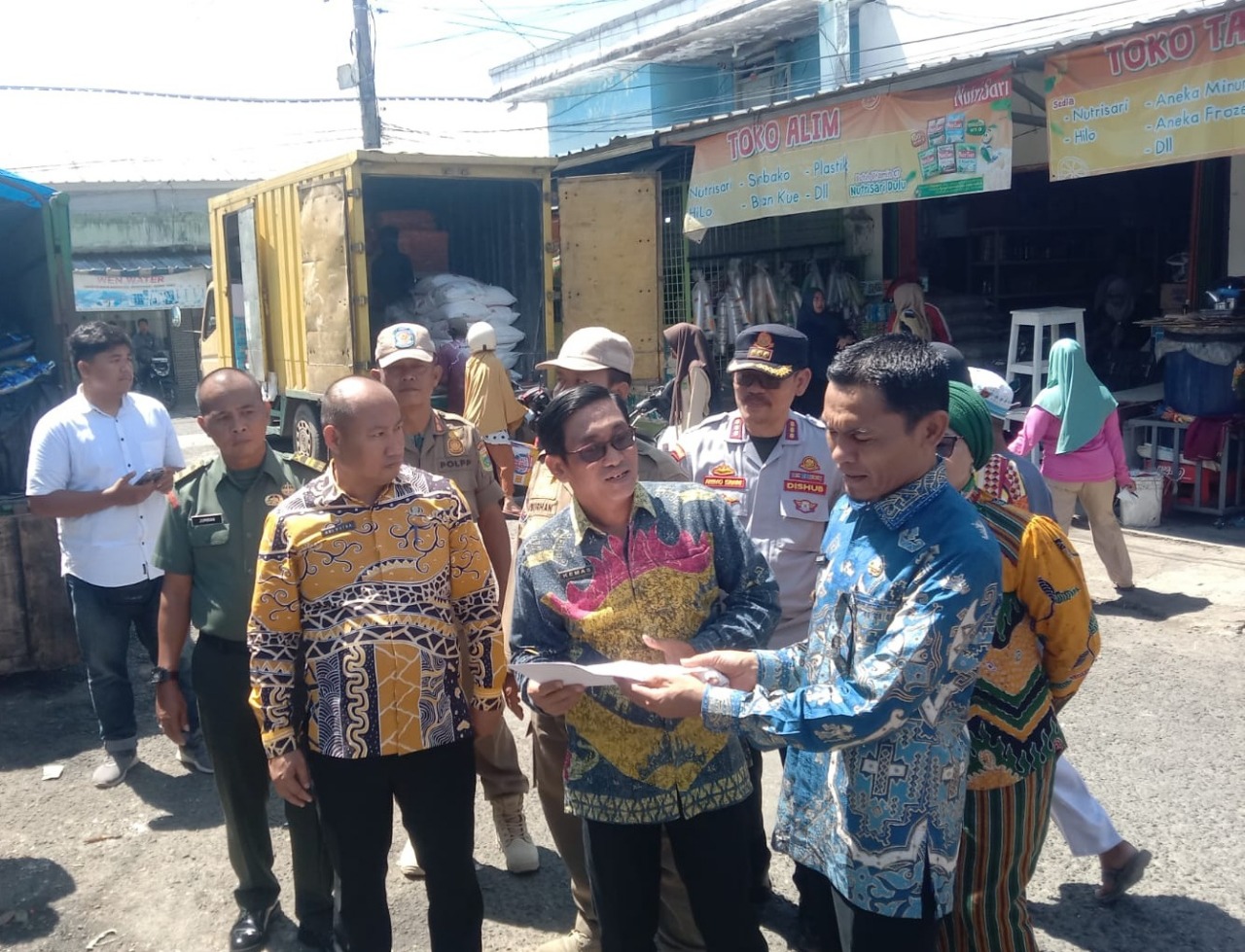 Wabup Tanggamus Bakal Seriusi Perbaikan Atap TPS Pasar Kotaagung