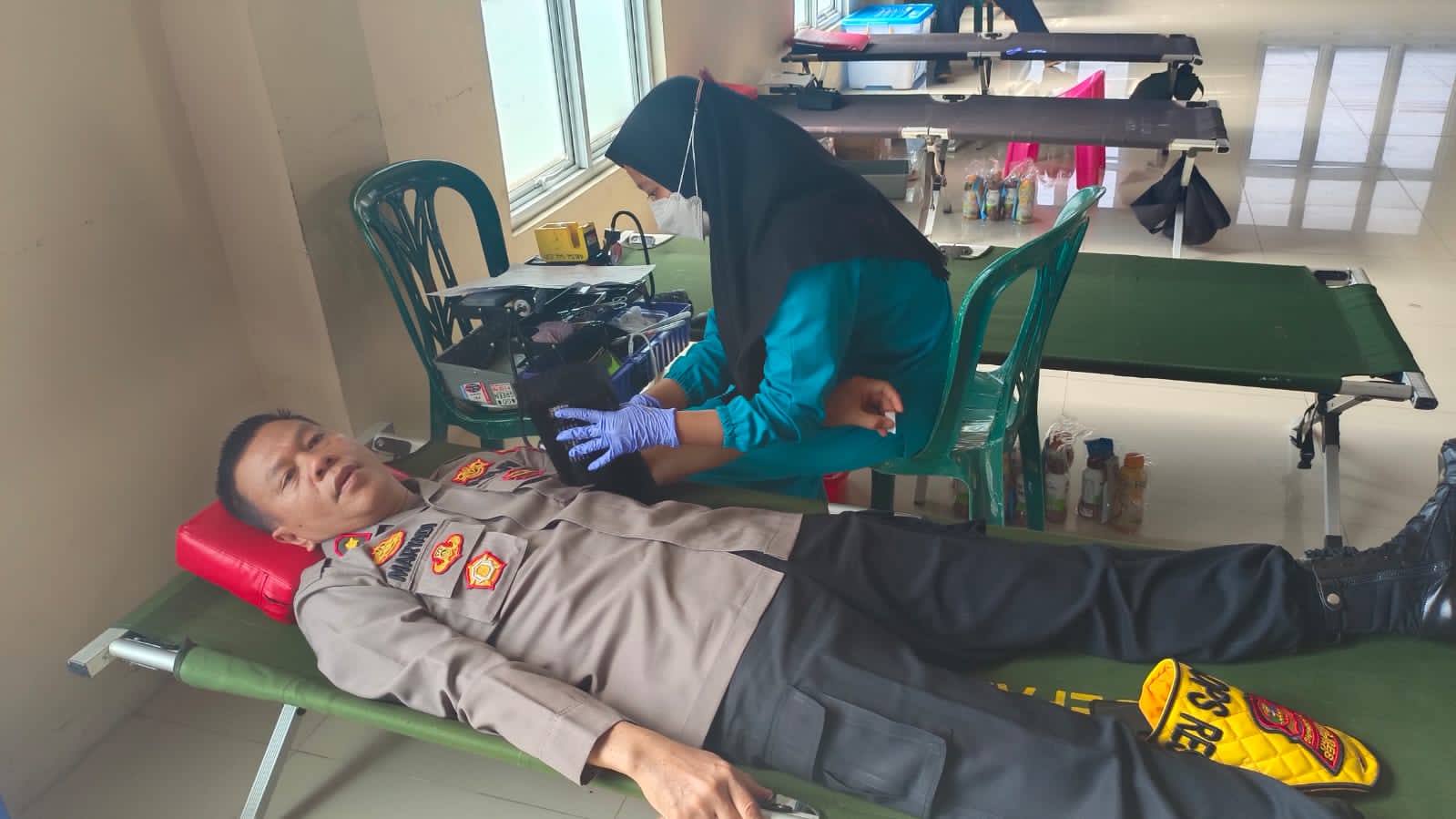 Anggota Kepolisian Berbondong-bondong Ikuti Donor Darah Satlantas Polres Metro