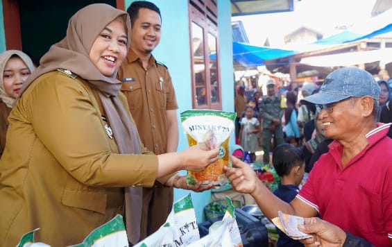 Warga Sukoharjo Antusias Serbu Gerakan Serentak Penetrasi Pasar