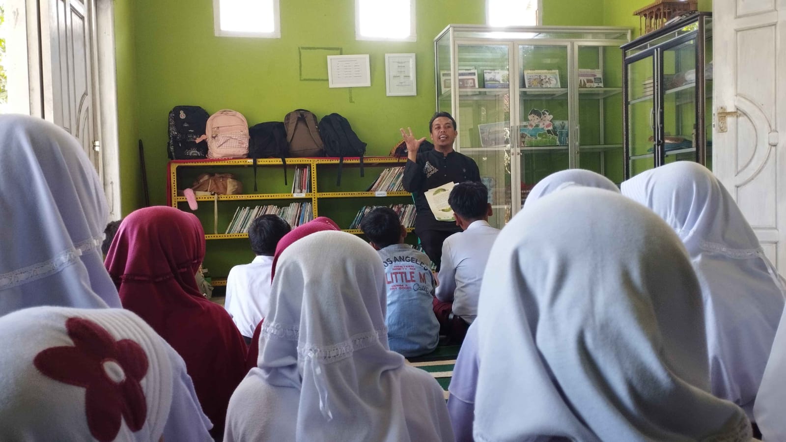 Perpustakaan Ganjar Asri Gelar Seminar Pelatihan Sastra Lisan Lampung Bagi Siswa SD