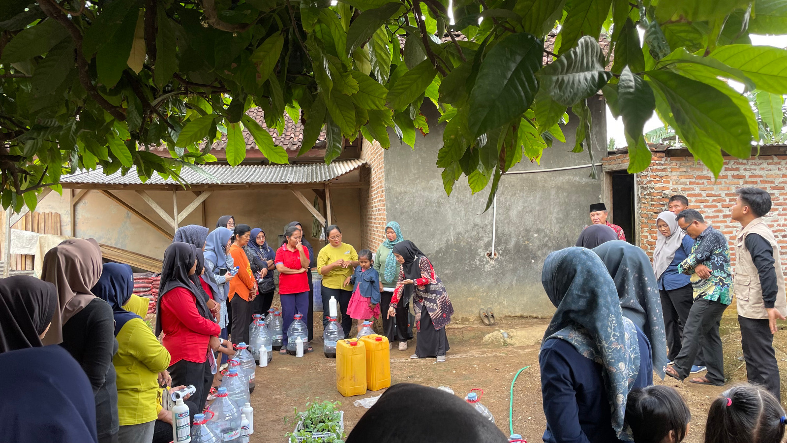 Tim Mahasiswa Berdampak UM Metro Beri Pelatihan dan Pendampingan Pembuatan Pupuk Organik dan Pupuk Kompos